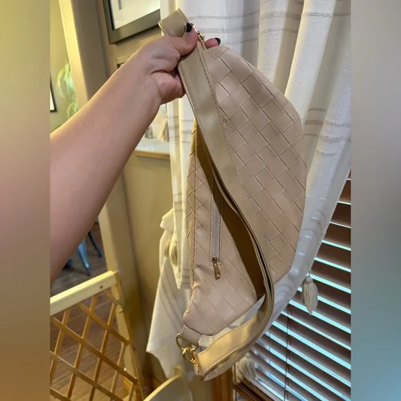 Woven Leather Crossbody Belt Bag — Cream - Picture 4 of 5